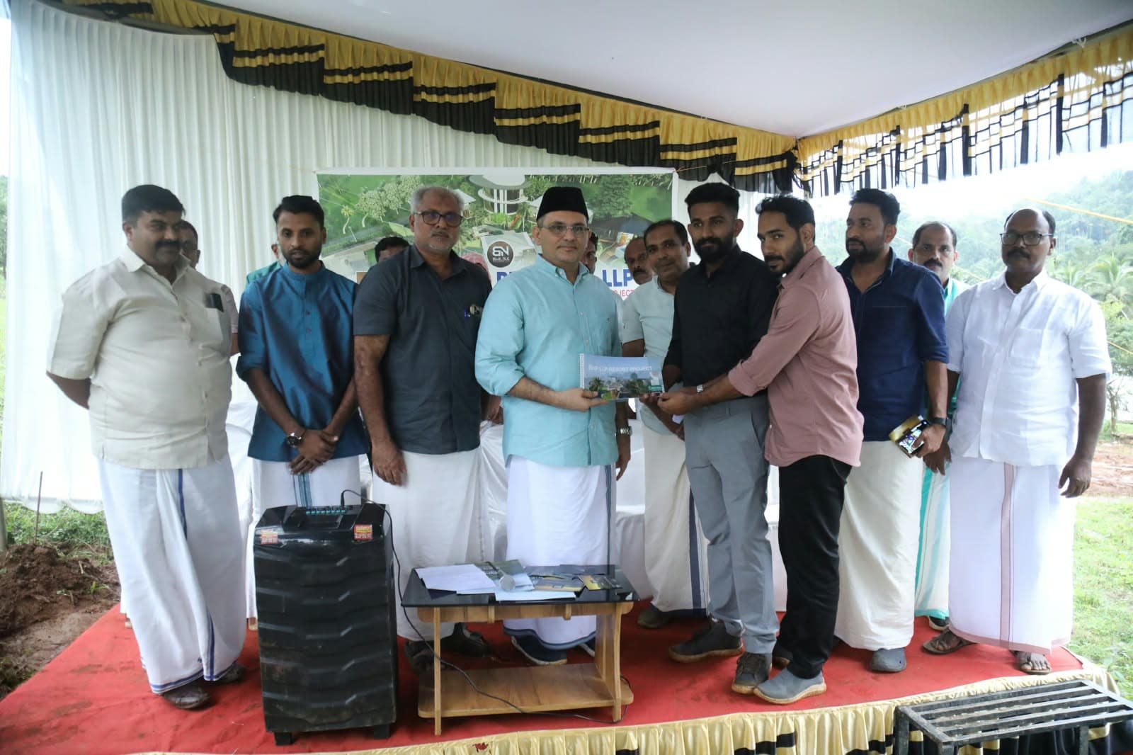 Brochure release by Sayyid Munavvar Ali Shihab Thangal alongside Muhammed Shahim and team