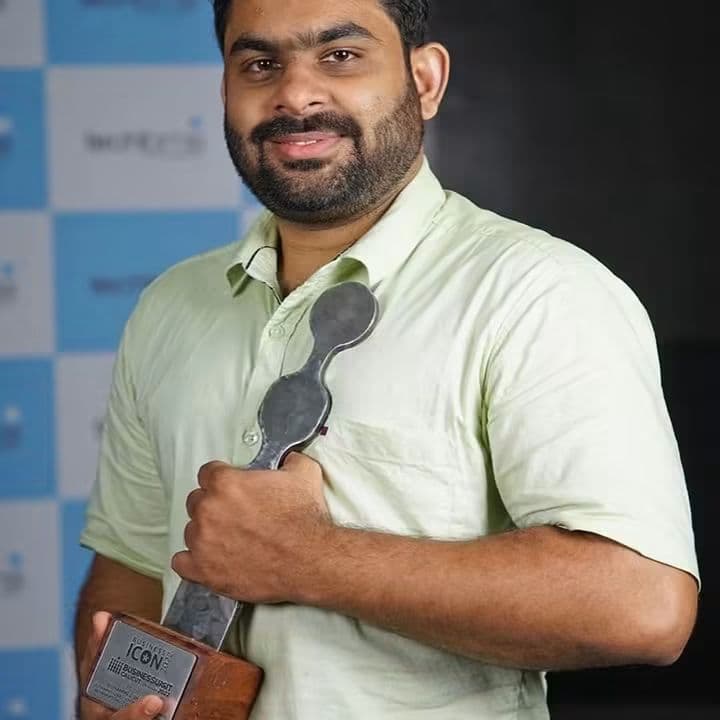 Young Entrepreneur Award 2022 - Photograph 2